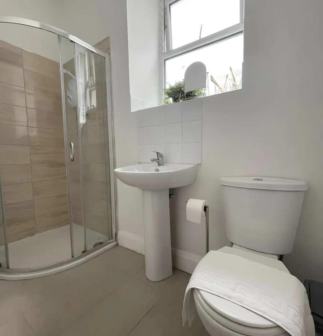 Leitrim Property 코크 게스트하우스